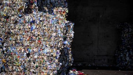 Pollution plastique : un nouveau projet de traité présenté en plénière immédiatement rejeté par plusieurs pays et des ONG