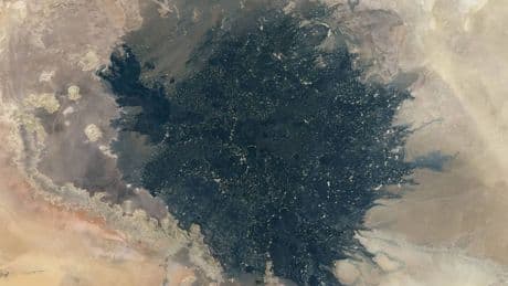 La NASA encuentra una 'mancha negra' como Extremadura en el Sáhara: es por lo que pasó hace 5M de años