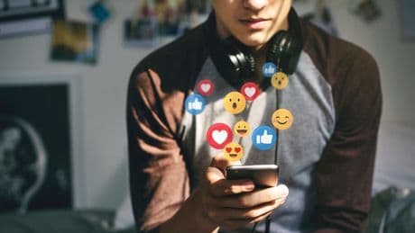 « Pour libérer les jeunes générations, interdisons les réseaux sociaux »