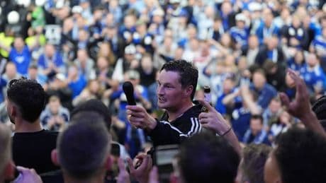 2. Fußball-Bundesliga: Doppelaufstieg in Bundesliga: HSV feiert in Innenstadt