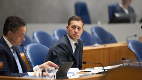 VVD wil voor verkiezingen de financiële rust bewaren, maar deel onderwijsbezuiniging lijkt te gaan sneuvelen