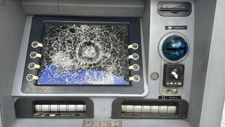 Bayrampaşa'da bankalara ait ATM'lere zarar verildi