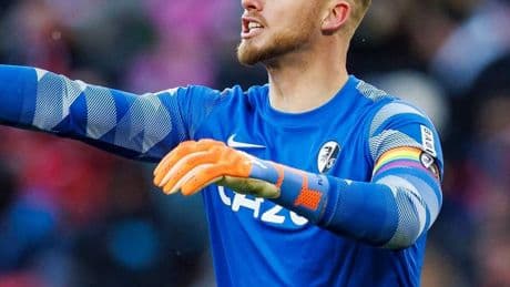 Neuer Keeper für Bayer 04: Ex-Freiburger Flekken kommt vom FC Brentford