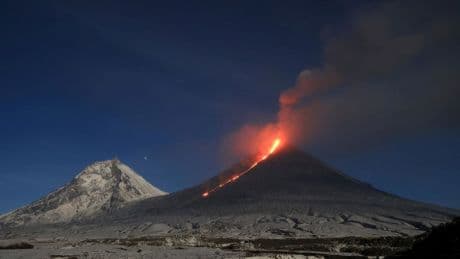 Rusya'da uyuyan dev uyandı: 8,8’lik deprem sonrası lav püskürdü