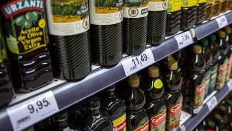 La bajada de precios de la luz y el gas modera la inflación en abril, pese al mayor gasto de la Semana Santa