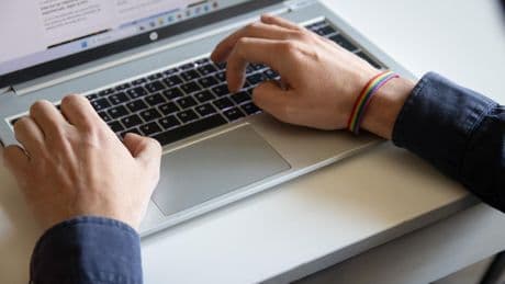 Dentro del armario en el trabajo y más con los jefes: solo un 12% de las personas LGTBI son visibles con sus superiores