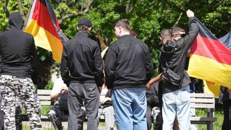Strategie gegen Rechtsextreme: Menschen wählen die AfD auch, weil sie deutsches Blut für wertvoller erachten