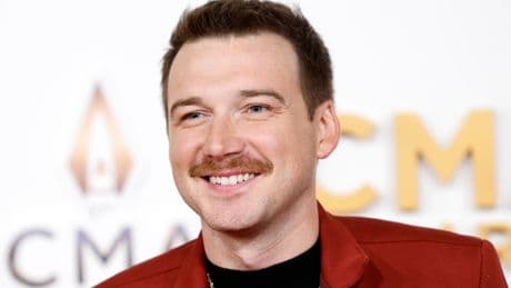 Morgan Wallen skips 2025 ACM Awards and posts picture with NFL legend instead