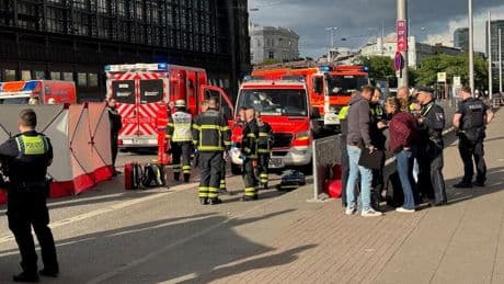 Almanya'da bıçaklı saldırı: 12 kişi yaralandı