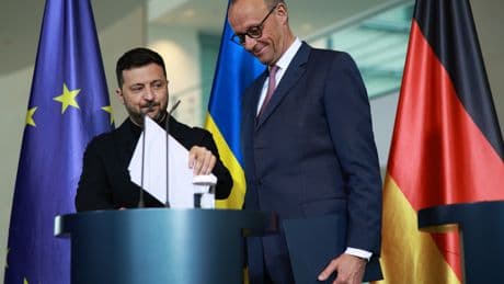 El Gobierno de Merz deja atrás la anterior política migratoria: se suspende la reagrupación familiar durante dos años y la "nacionalización turbo"
