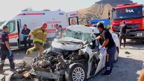 Kula’da feci kaza: Baba ve üç çocuğu hayatını kaybetti