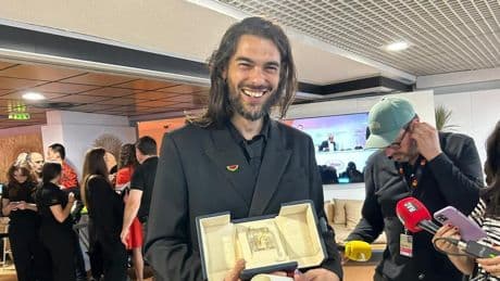 Oliver Laxe, tras su premio en Cannes: “He hecho ‘Sirat’ para llegar a un público joven que no tiene referentes”