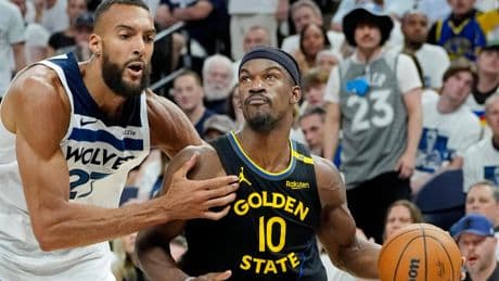 Play-offs NBA : les Warriors dominent les Wolves de Gobert mais Curry se blesse, Haliburton fait le break pour Indiana à Cleveland