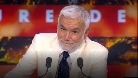 «Voilà, c’est fini» : Pascal Praud ironise sur les déclarations de François Bayrou