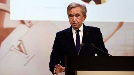 "Ça mène à la catastrophe": Bernard Arnault tacle "l'État qui se mêle de la gestion des entreprises"