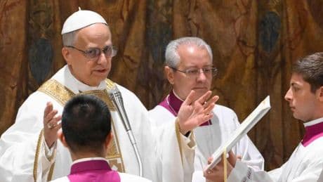 In seiner ersten Messe warnt der Papst vor „Streben nach Macht und Vergnügen“