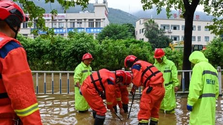 Las fuertes lluvias dejan calles inundadas en China y Hong Kong registra la mayor precipitación diaria en agosto desde 1884