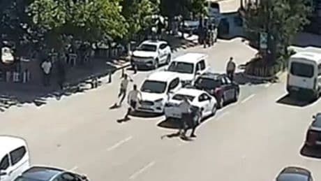 5 kişi kiracıya saldırdı!