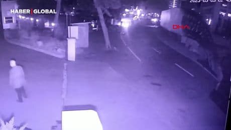 Sarıyer'de korkunç dakikalar: Yolun çöktüğü anlar kamerada