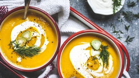 Crème fraîche, Schmand und Sahne: So unterscheiden sie sich