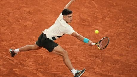 Carlos Alcaraz vs Ben Shelton LIVE: French Open latest score and updates after Iga Swiatek in action