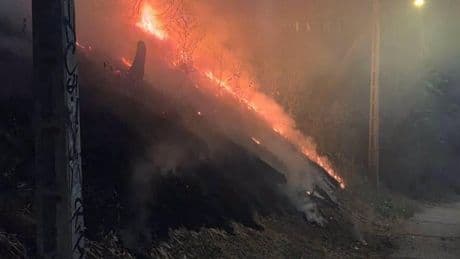 Los bomberos de Cuenca sofocan dos incendios esta madrugada, uno de ellos en el parque de Los Moralejos