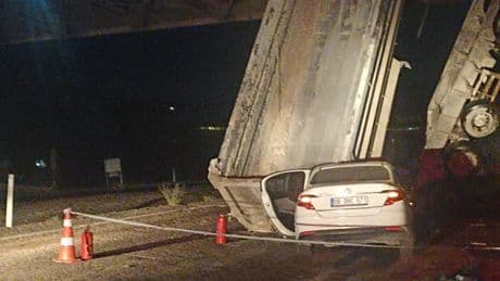 Ankara'da kamyona çarpan otomobildeki 1 kişi öldü, 3 kişi yaralandı