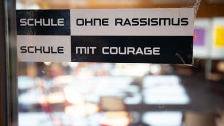 Extremismusprävention: Extremismus an Schulen - Kultusminister betont Prävention