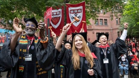 Links elitair moralisme is brandstof voor Trumps Harvard-haat