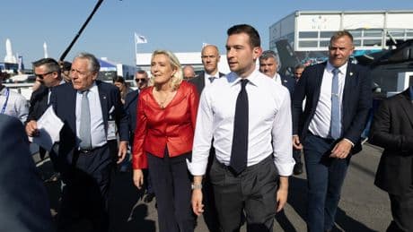 Marine Le Pen et Jordan Bardella veulent laisser les turbulences derrière eux