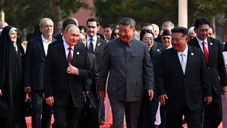 China protzt mit Waffenschau - Xi im Bund mit Putin und Kim