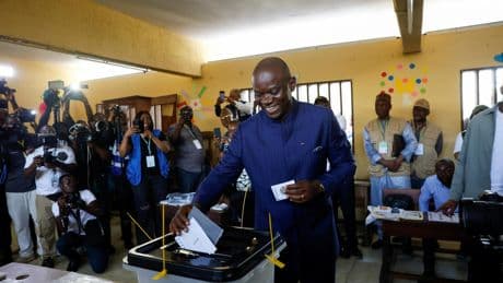 Gabon : les habitants affluent dans les bureaux de vote pour la présidentielle