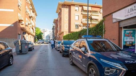 El padre de acogida del niño fallecido tras ser olvidado en un coche en Linares pide perdón a la familia biológica