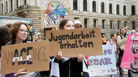 Sozialpolitik: Was die Haushaltspläne der Regierung für die Arbeit mit Jugendlichen bedeuten