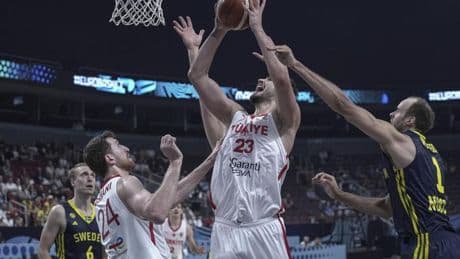 12 Dev Adam, EuroBasket 2025'te çeyrek finale yükseldi! İsveç'i devirdik...