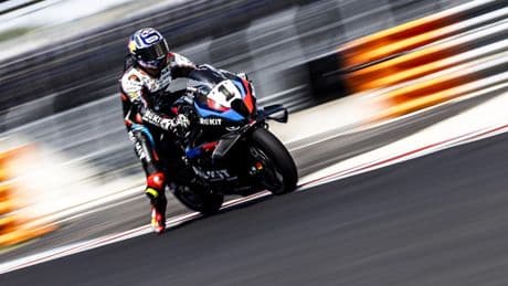 Toprak Razgatlıoğlu, Superbike Macaristan ayağının ilk yarışını kazandı