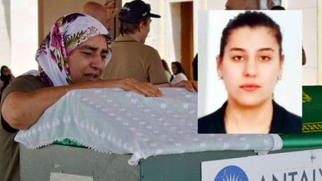 Balıkesir'de erkek arkadaşının katlettiği Dilruba, Antalya'da annesinin yanına defnedildi