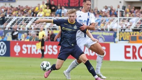 Pokalspiel in Verlängerung entschieden - Beleidigung! Notarzt! Lok lässt Schalke taumeln
