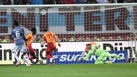 Galatasaray Trabzonsporu deplasmanda 2-0 yendi
