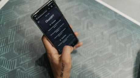Este hombre encontró miles de secretos de usuarios de ChatGPT. Solo tuvo que buscar en Google