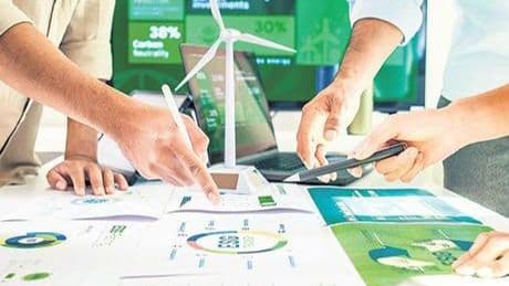 İşletmeler için yeni yatırım döneminde iki başlık öne çıkıyor: Teknoloji yeşil enerji