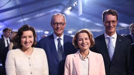 Merz nimmt schnellsten Computer Europas in Betrieb