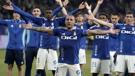 Ni los 40 frenan a Cazorla: Así la lió en cuatro minutos para meter al Oviedo en la final