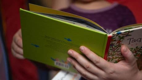 Leseförderung: Stiftung Lesen schenkt Schulanfängern ein Buch
