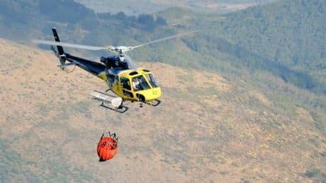 Declarado un incendio en La Roca de la Sierra que puede afectar carreteras y viviendas aisladas