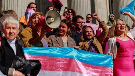 La ponencia del Constitucional avala la Ley Trans con algunas modificaciones