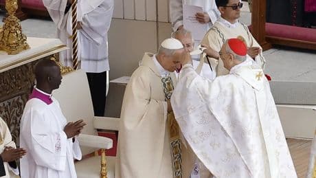 Vatikan’da yeni dönem: Papa 14’üncü Leo görevine başladı