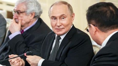 En direct, guerre en Ukraine : Vladimir Poutine dit qu’une rencontre avec Volodymyr Zelensky est possible dans la phase finale de négociations de paix