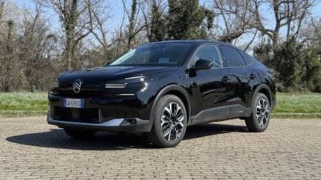 Citroen C4 X Hybrid 145: la nuova fastback francese orientata all'efficienza