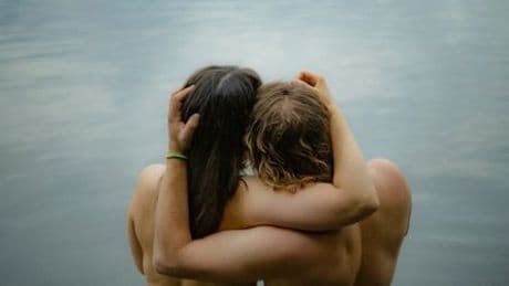 Naturismus und FKK: Wie der Nackturlaub in Frankreich meine Beziehung heilte